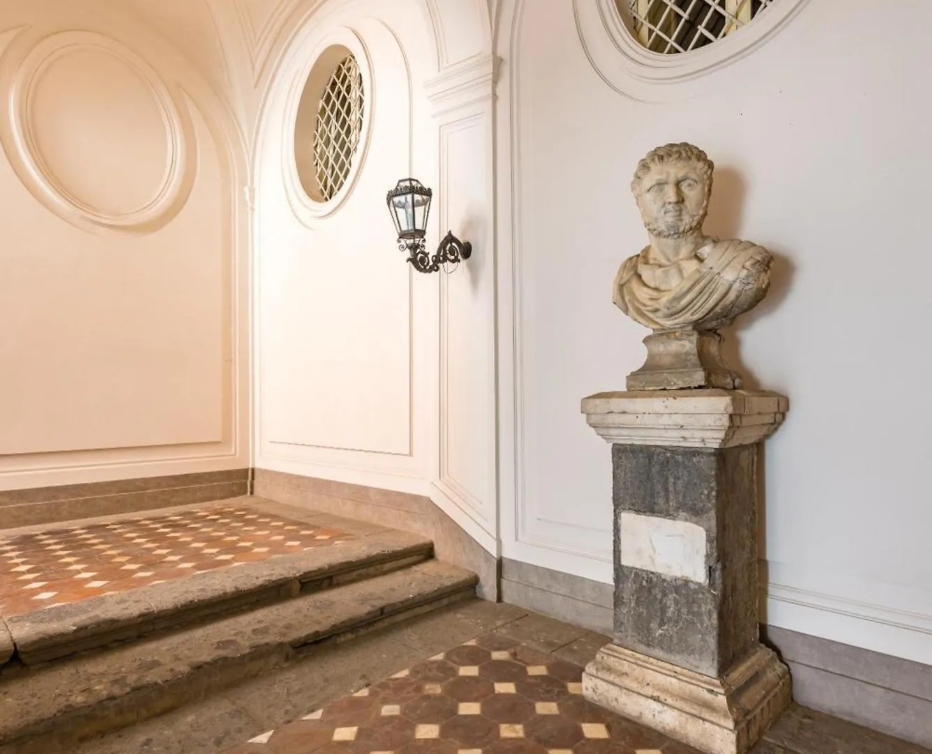 Apartment Palazzo Maddaloni Sweet Home By Napoliapartments
