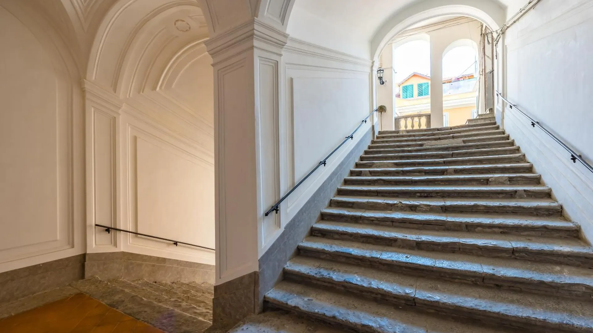 Apartment Palazzo Maddaloni Sweet Home By Napoliapartments