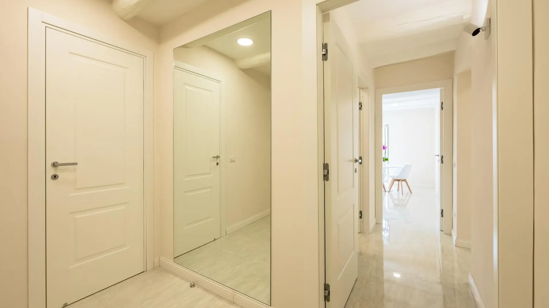 Palazzo Maddaloni Sweet Home By Napoliapartments 0*, Naples Italy