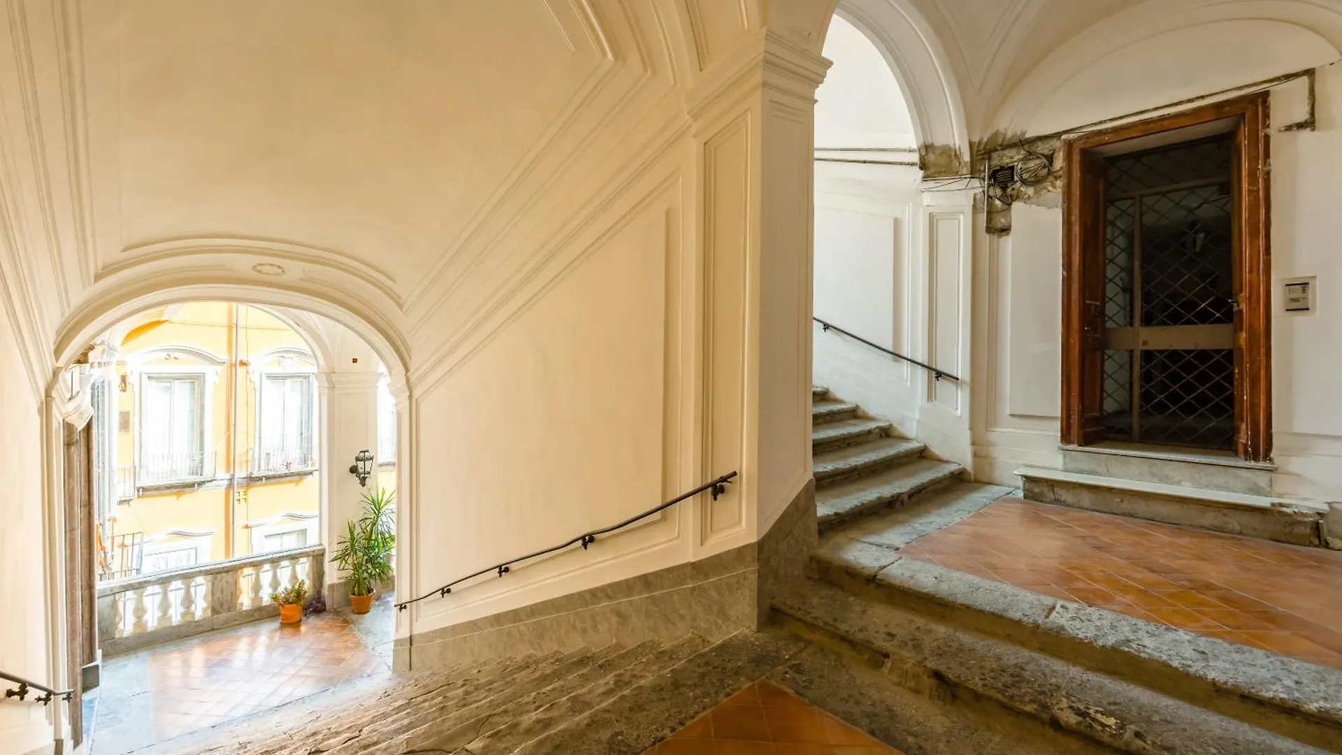 Palazzo Maddaloni Sweet Home By Napoliapartments 0*, Napels Italië